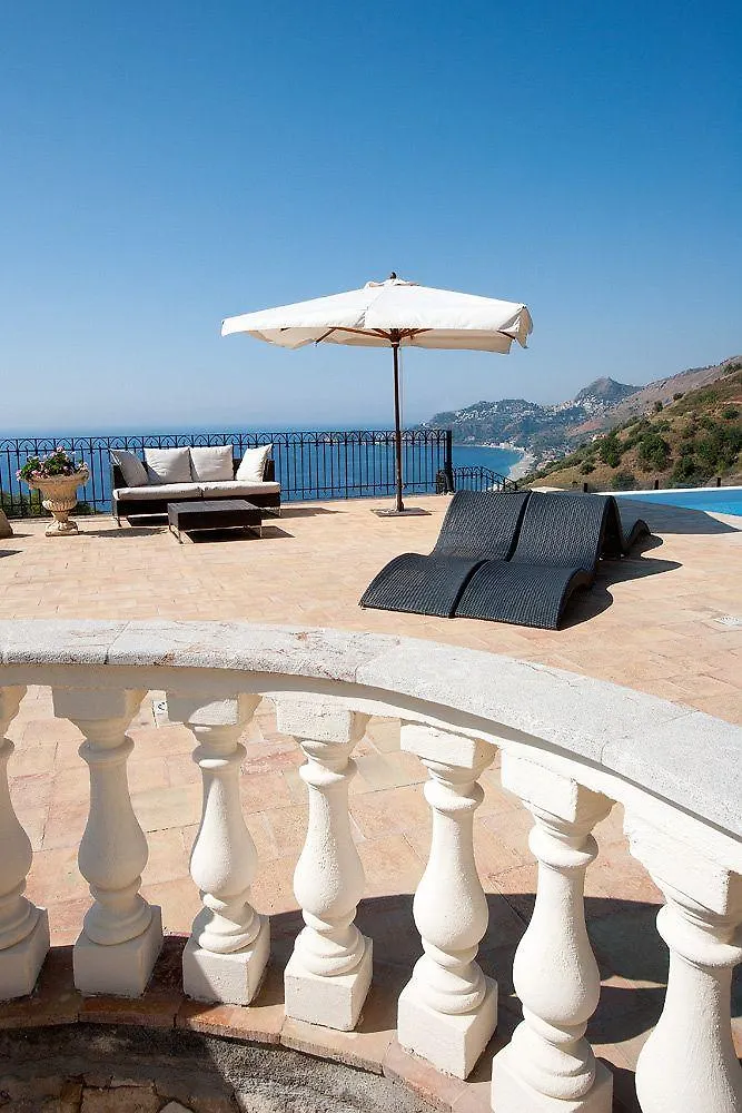 Villa Finu Il Balcone Di Goethe Letojanni 0*,