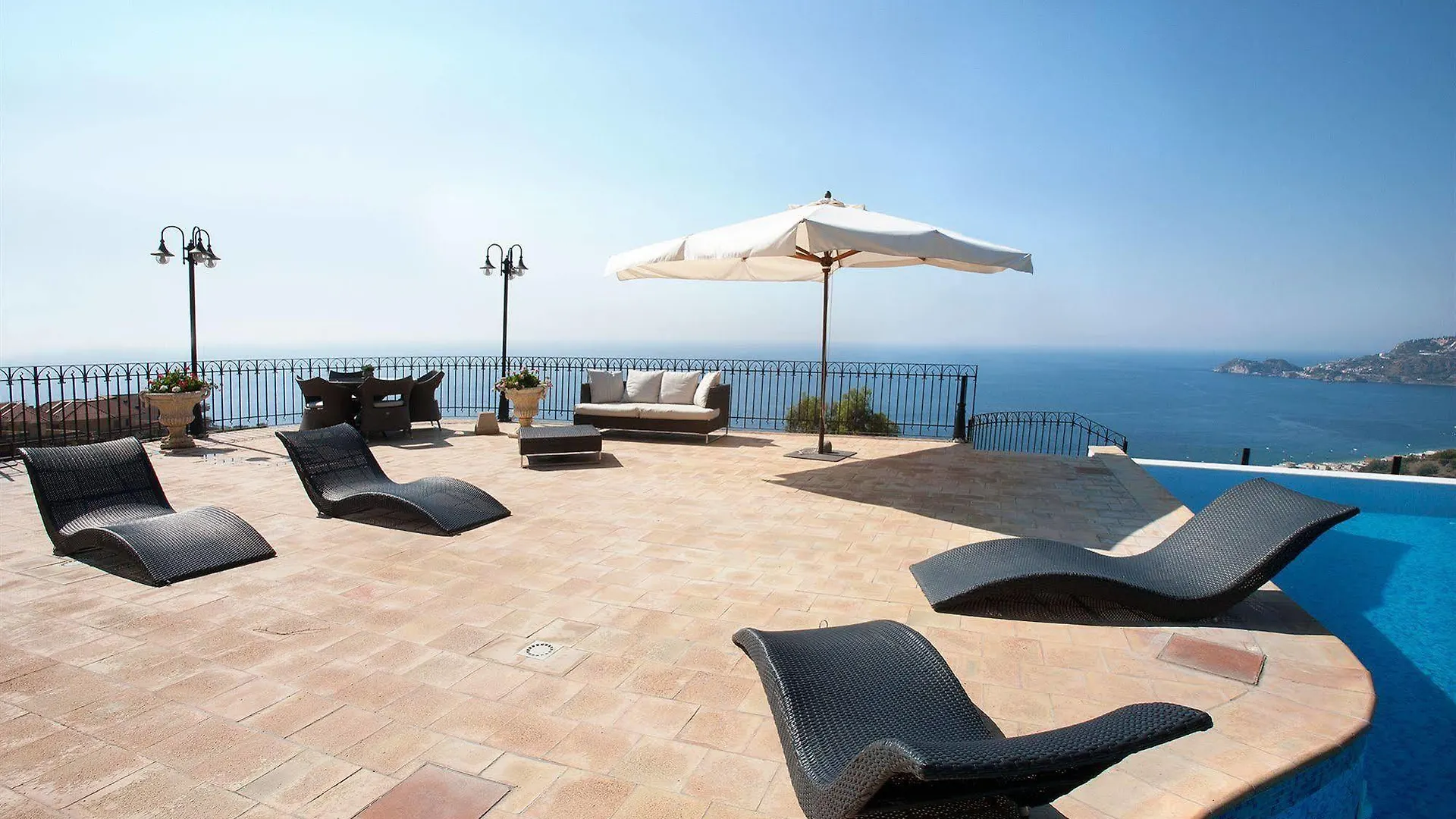 Villa Finu Il Balcone Di Goethe Letojanni Hotel
