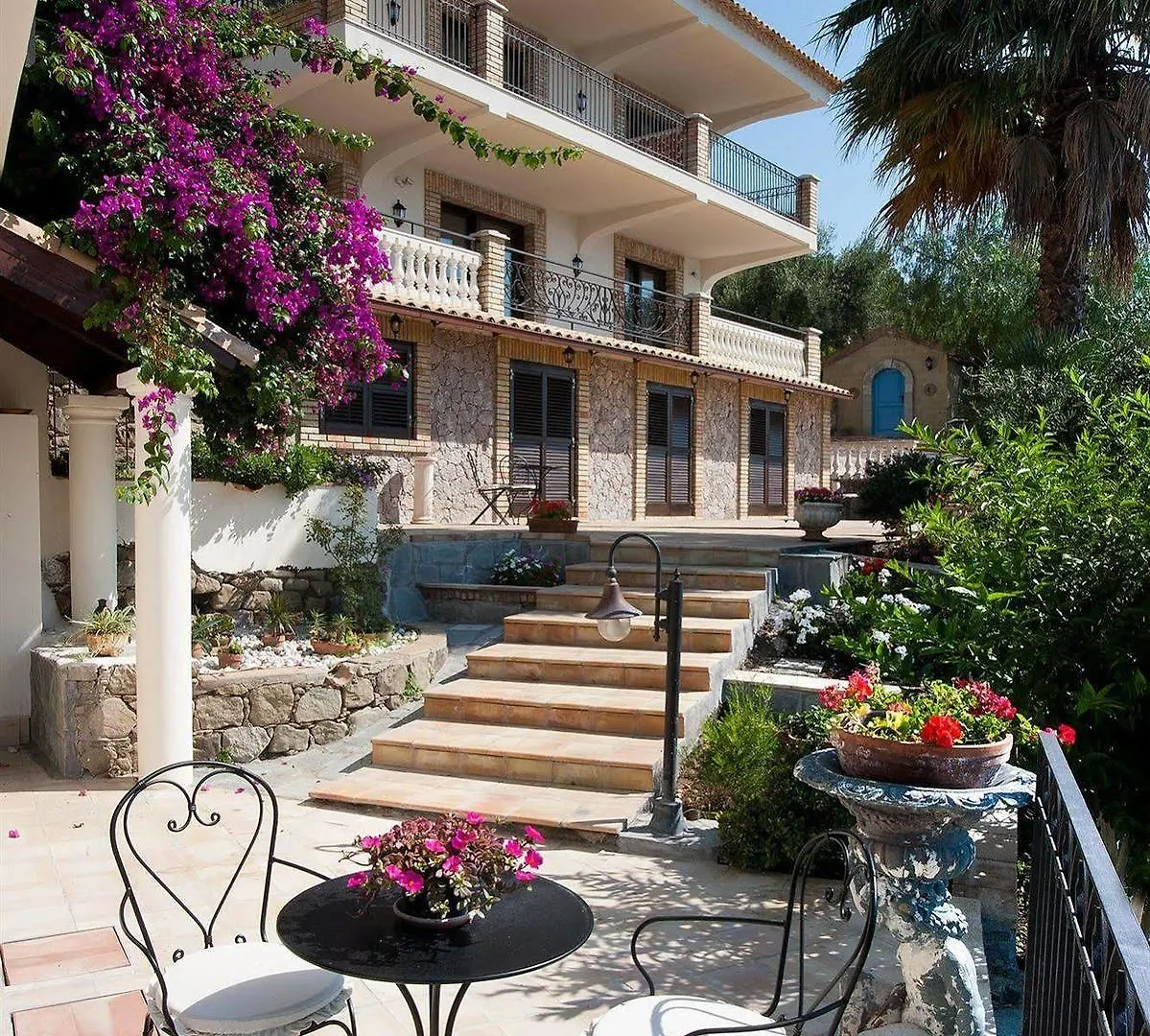 Villa Finu Il Balcone Di Goethe Letojanni Hotel
