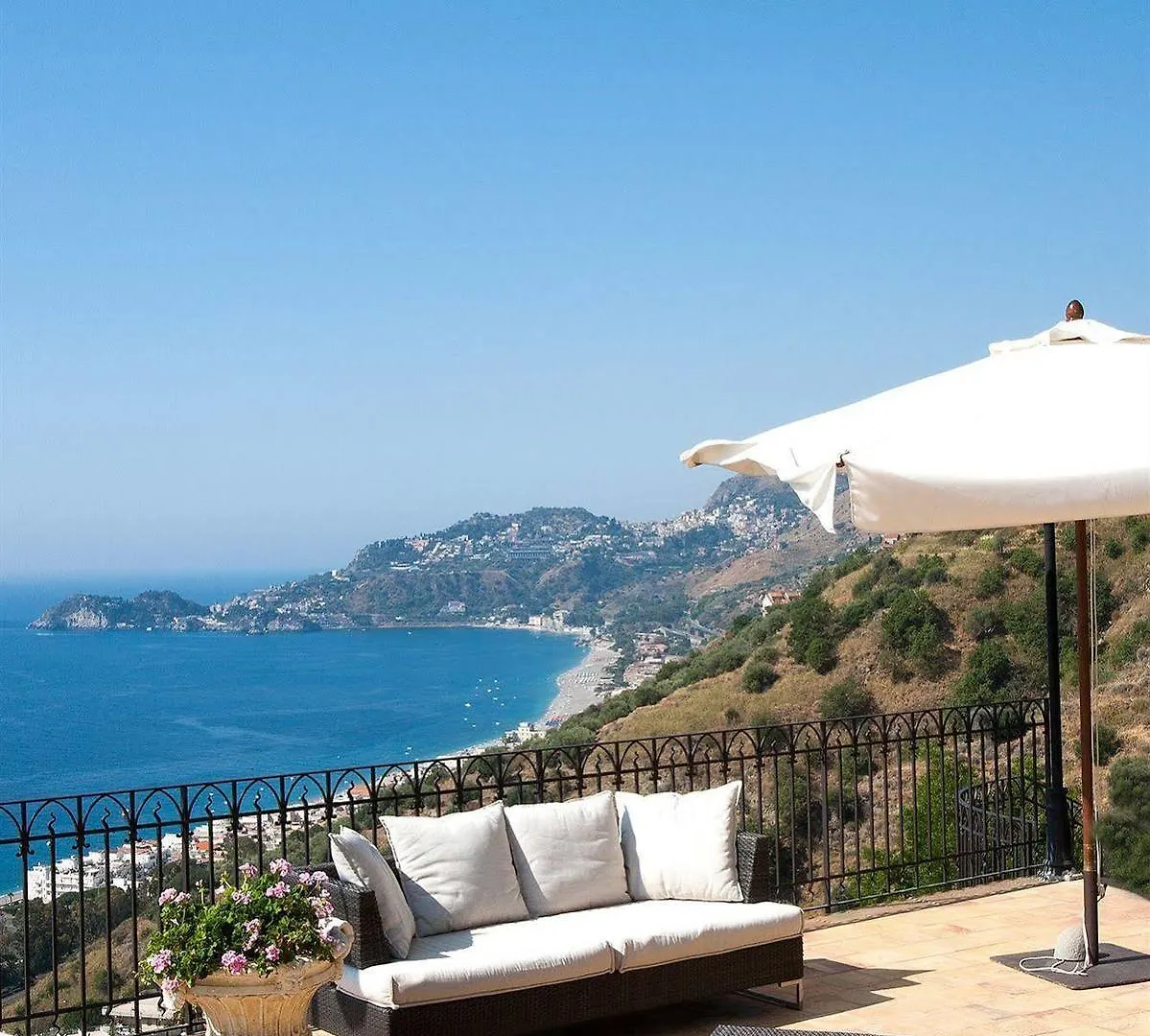 Hotel Villa Finu Il Balcone Di Goethe Letojanni